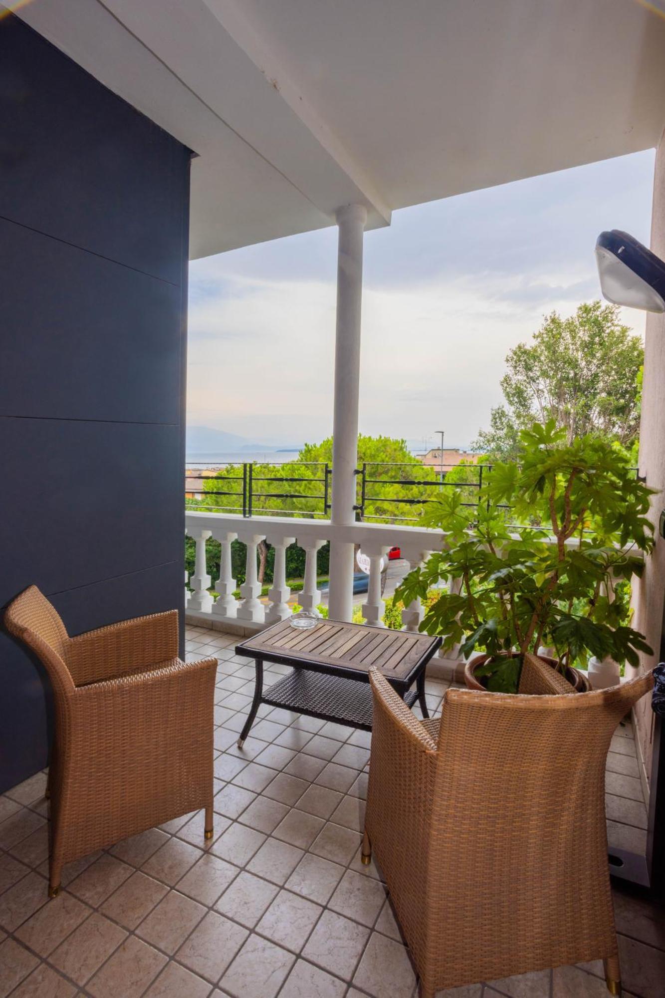 Hotel Giardinetto Desenzano del Garda Exterior photo