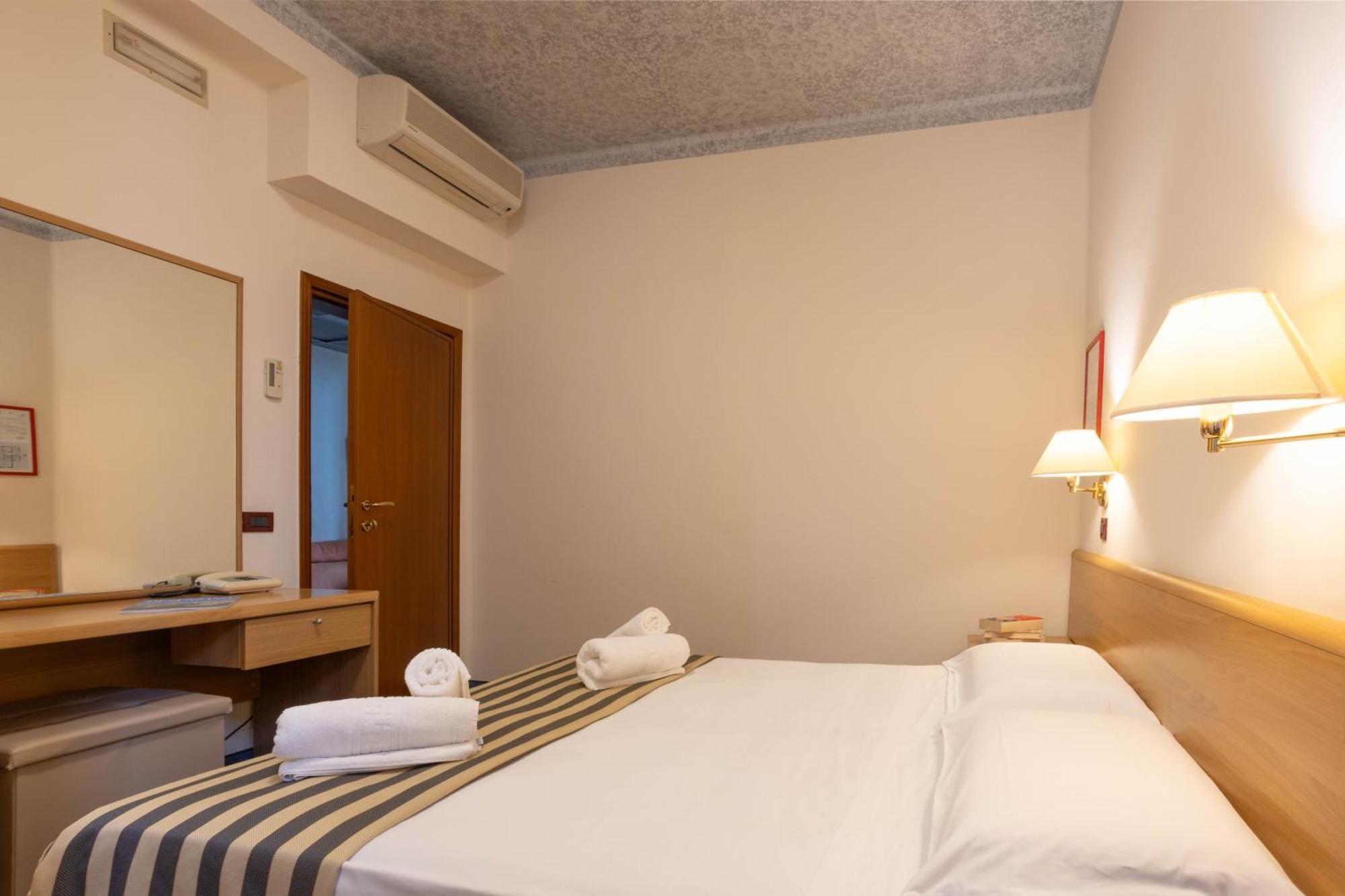 Hotel Giardinetto Desenzano del Garda Exterior photo