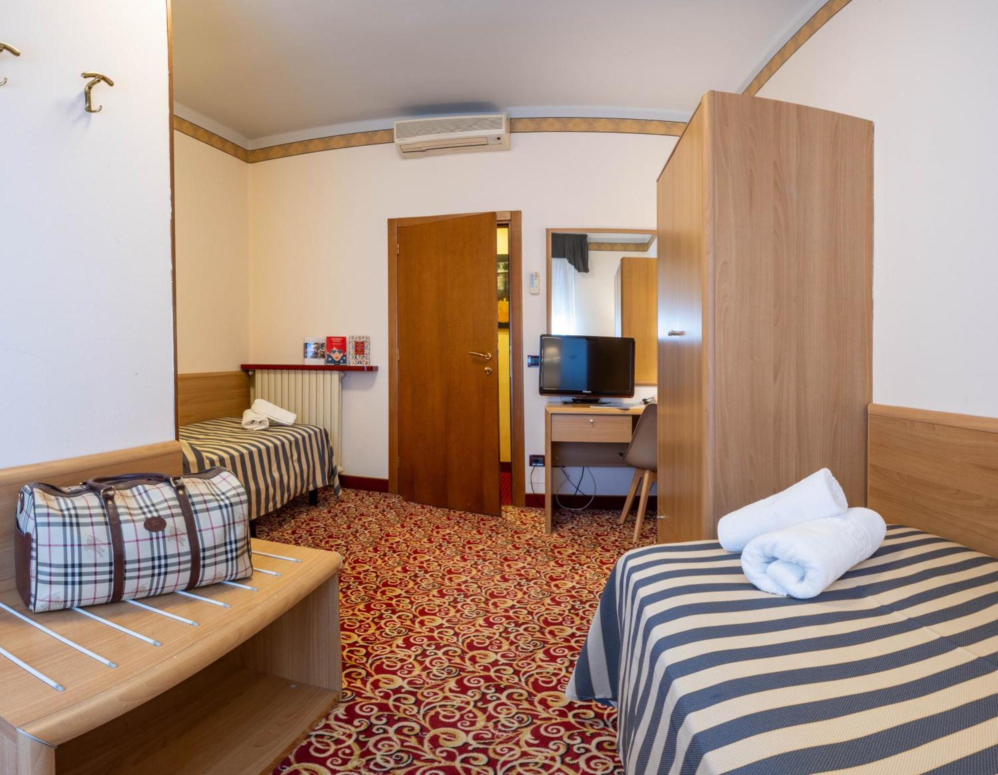 Hotel Giardinetto Desenzano del Garda Exterior photo