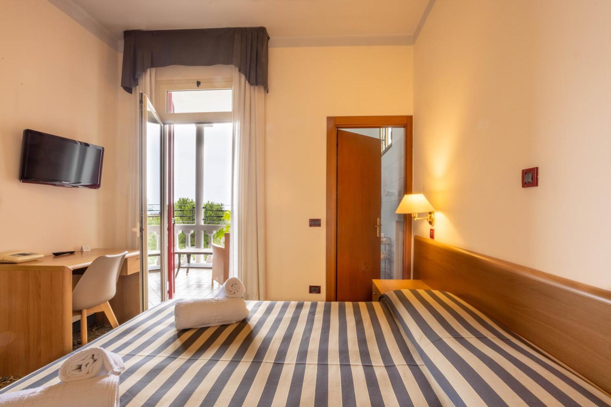 Hotel Giardinetto Desenzano del Garda Exterior photo