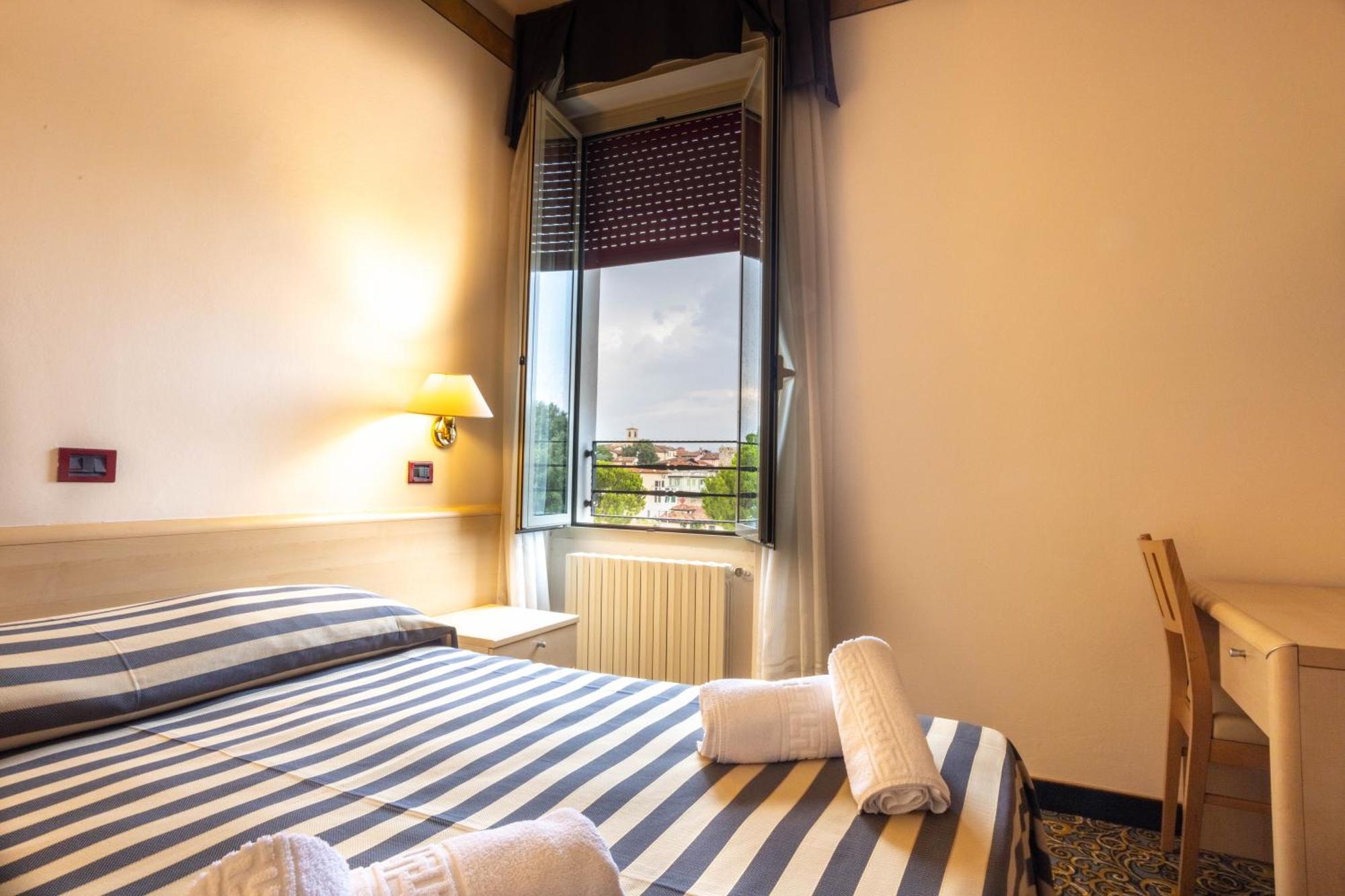 Hotel Giardinetto Desenzano del Garda Exterior photo